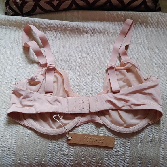 SKIMS Molded Unlined Demi Bra - Picture 4 of 14